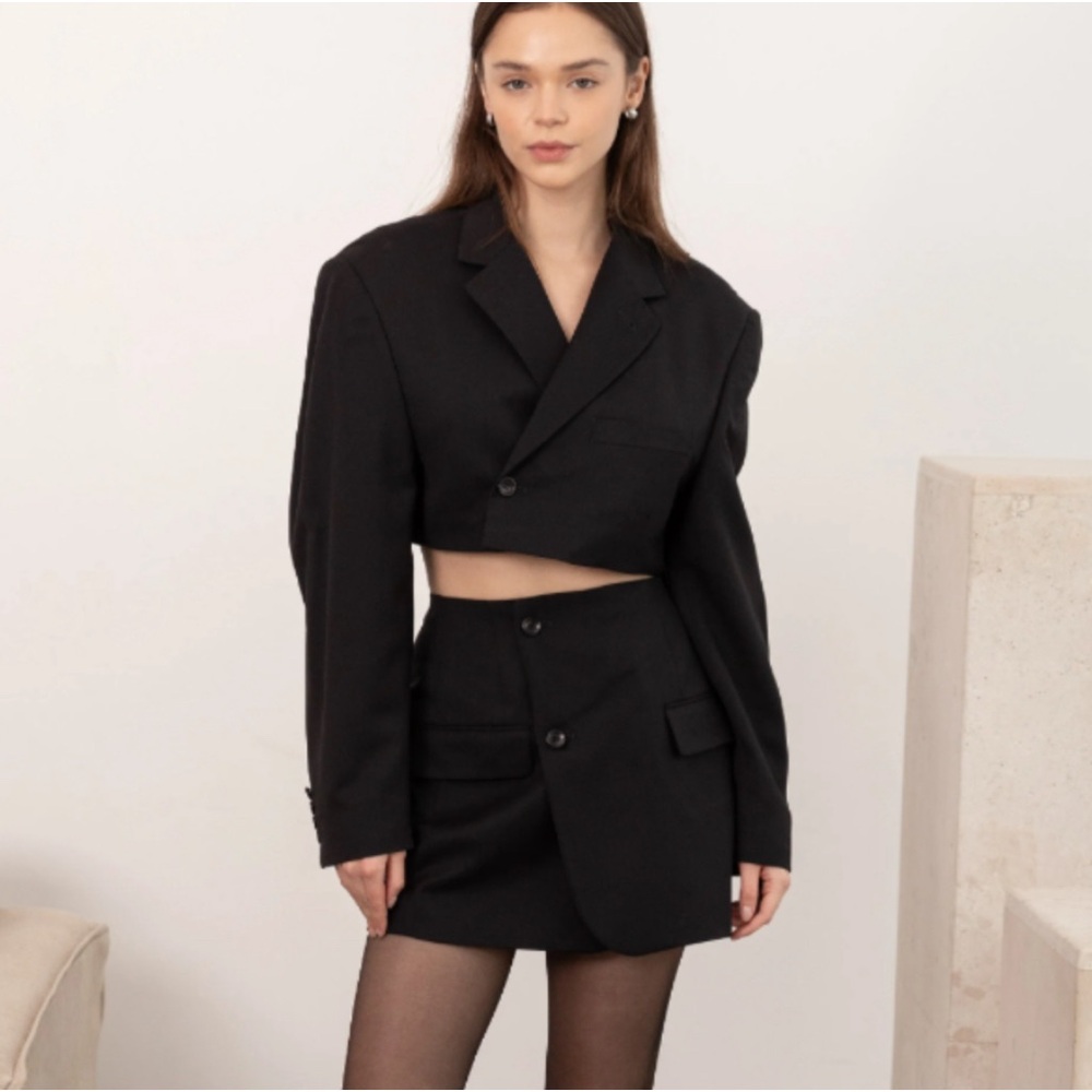 Havre Studio Vintage Cropped Black Blazer